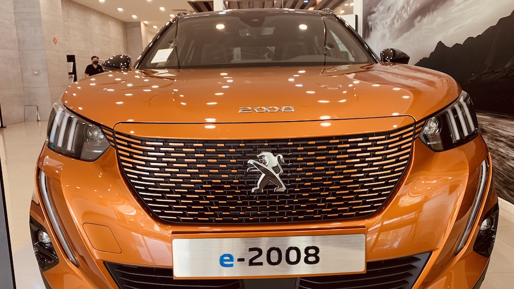 PEUGEOT e-2008