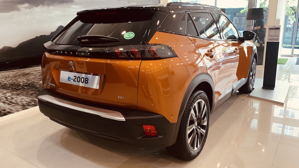 PEUGEOT e-2008