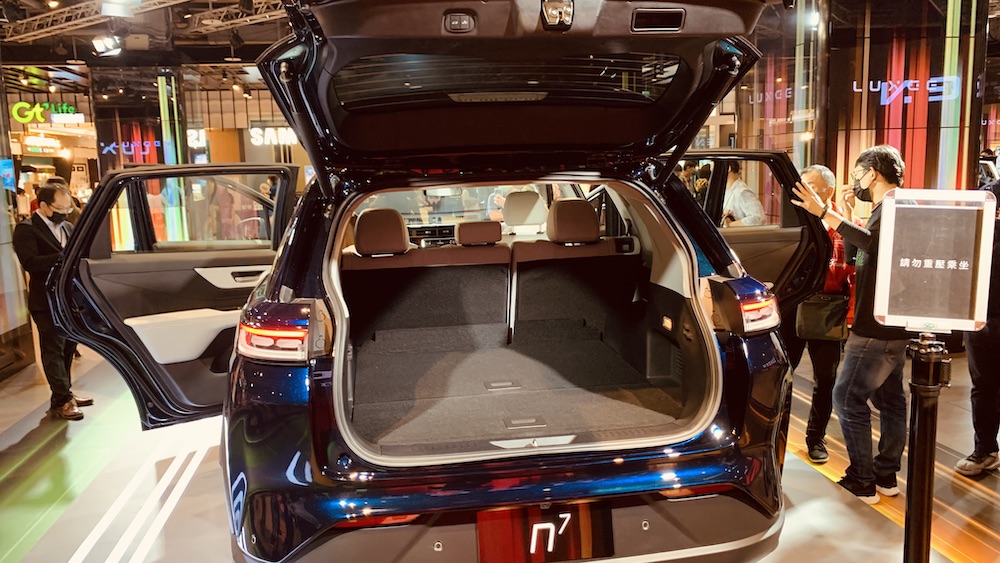 LUXGEN n7後車廂