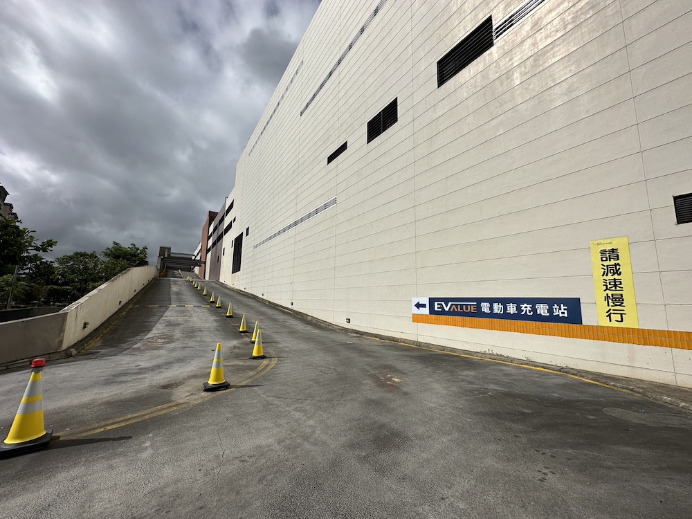 林口三井OUTLET停車場
