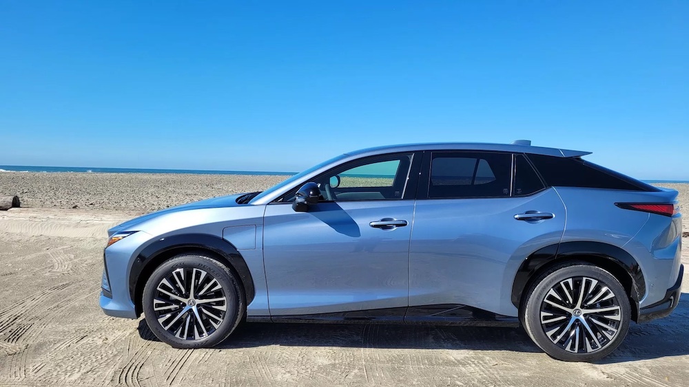 Lexus RZ450e