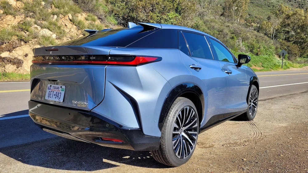 Lexus RZ450e