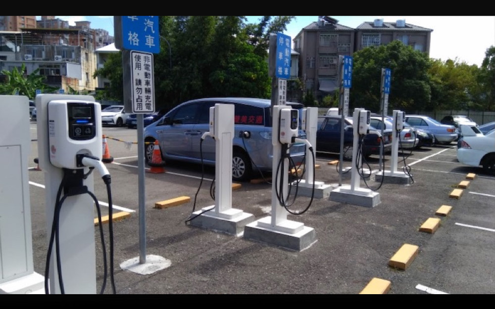 公有充電車格