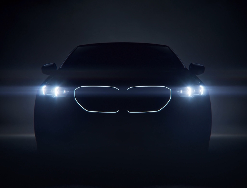 極具辨識性的全新BMW飾光水箱護罩,為BMW i5帶來栩栩如生的搶眼姿態