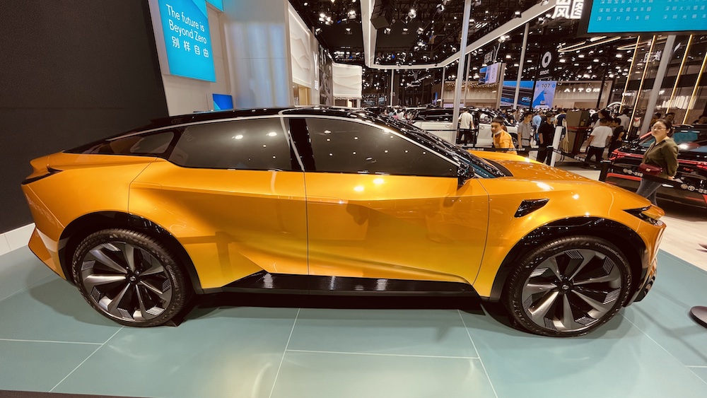 bZ Sport Crossover Concept車側