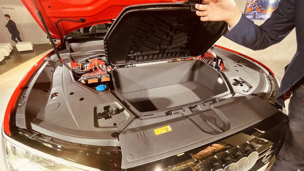 Audi Q8 e-tron擁有前置置物空間,適合放220V攜帶型充電線