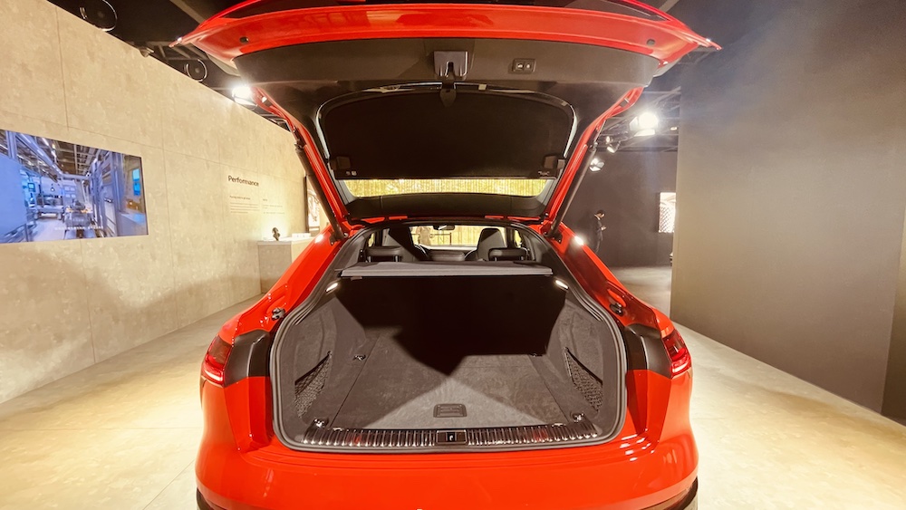 Audi Q8 e-tron後車廂置物空間大