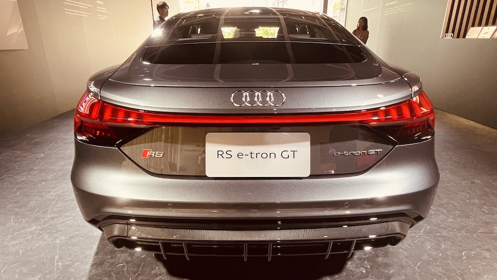 RS e-tron GT跑車感十足