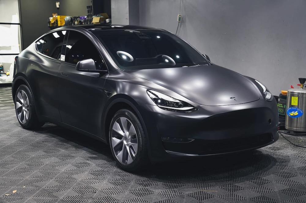 貼上LNPPF全車犀牛皮的Model Y(由Surmount奢穆特車體鍍膜施工)