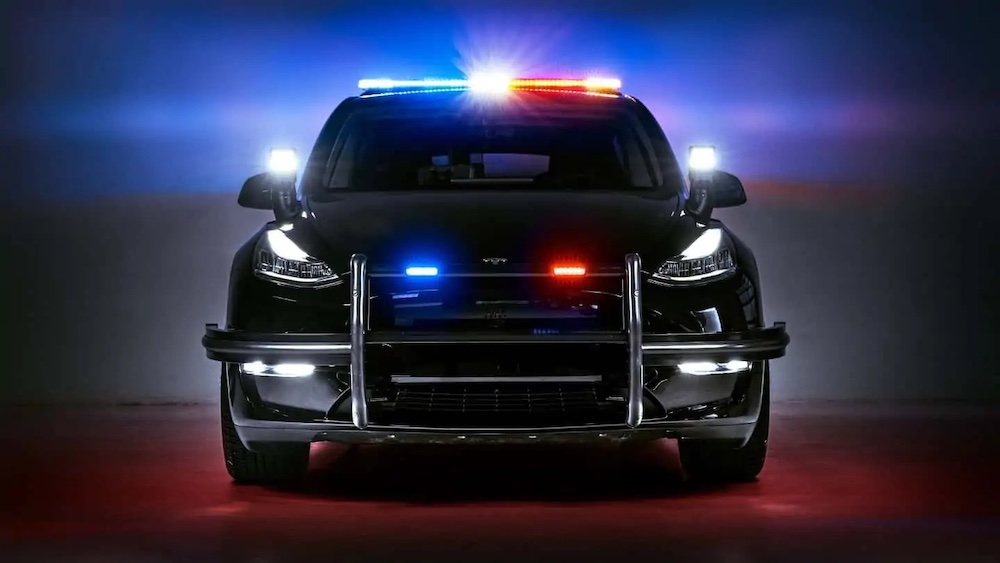 Model Y重金改裝成超炫警車