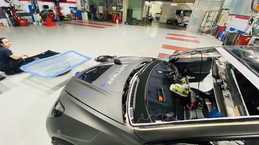 Model 3前擋風玻璃拆除