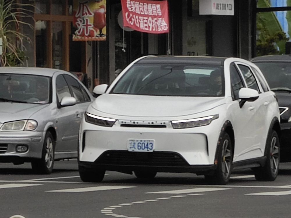 有網友在路上拍到納智捷n7測試車