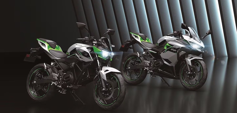 Kawasaki Ninja e-1(右)、Z e-1(左)(來源:Kawasaki)