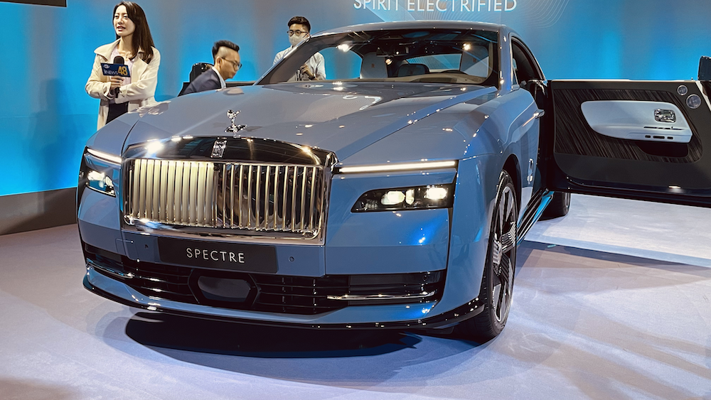 Spectre車門的開啟方向與傳統車門開啟方向正好相反