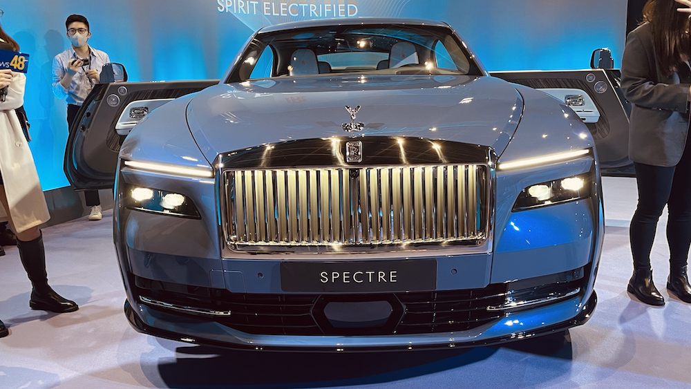 Spectre車頭造型好氣派