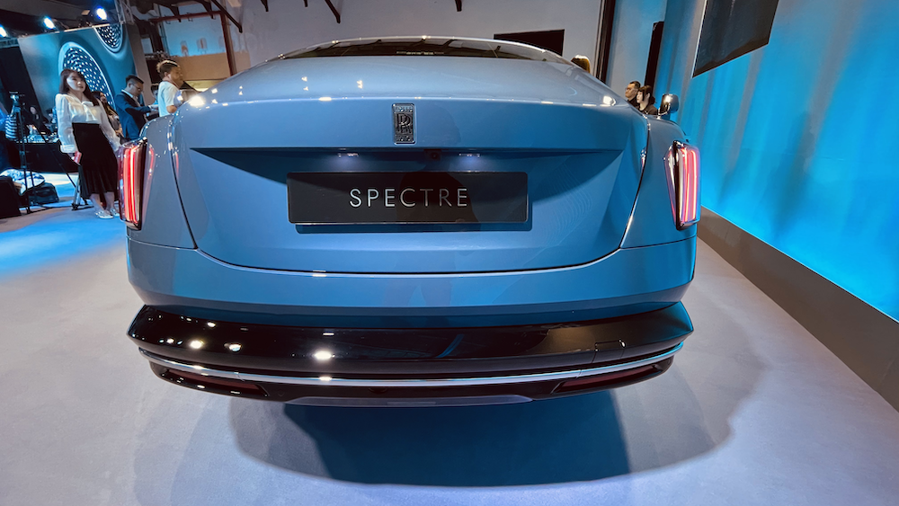 Spectre車尾燈刻意以較小尺寸呈現