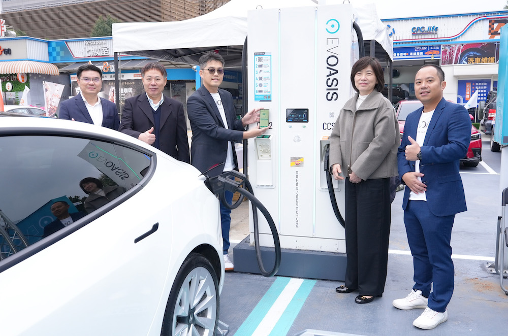 台灣中油與EVOASIS (源點科技)為Tesla特斯拉Model3 LR電動車充電