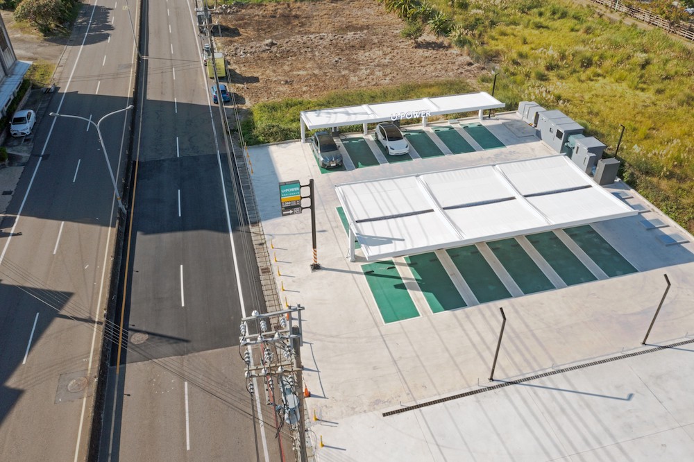 U-POWER與其他充電營運商採取明顯不同的站點發展策略,站點多為大型化專用充電場域,有足夠操作充電空間的寬敞車格,並超前部署配置超高功率設備