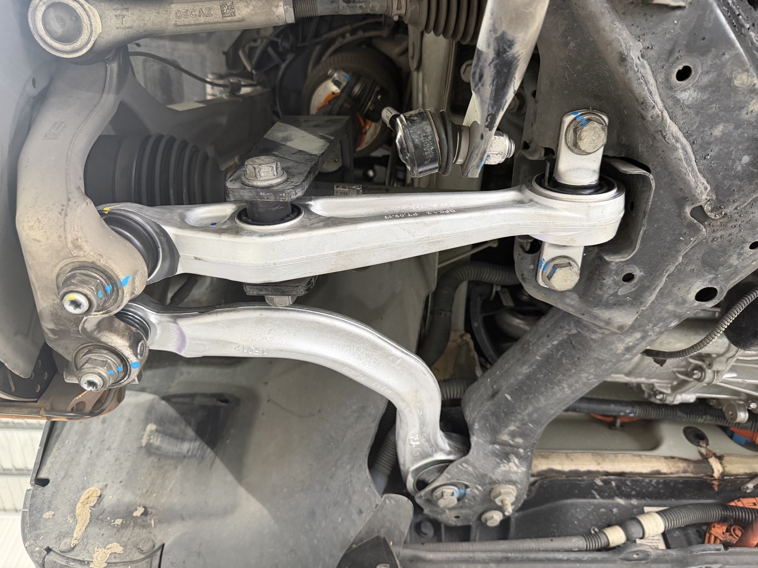 特斯拉上三角架套管磨損特寫