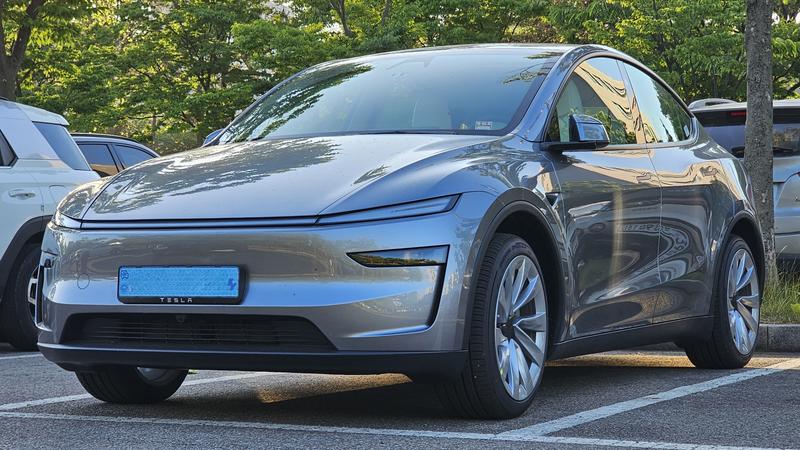 Tesla Model Y 車頭外觀特寫