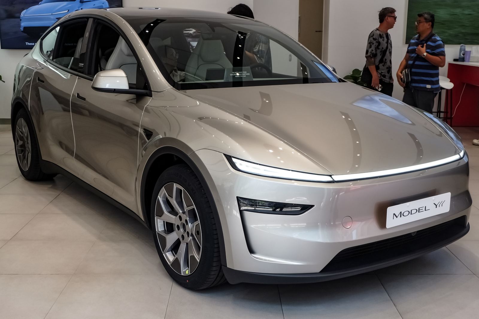 Tesla Model Y 展示車