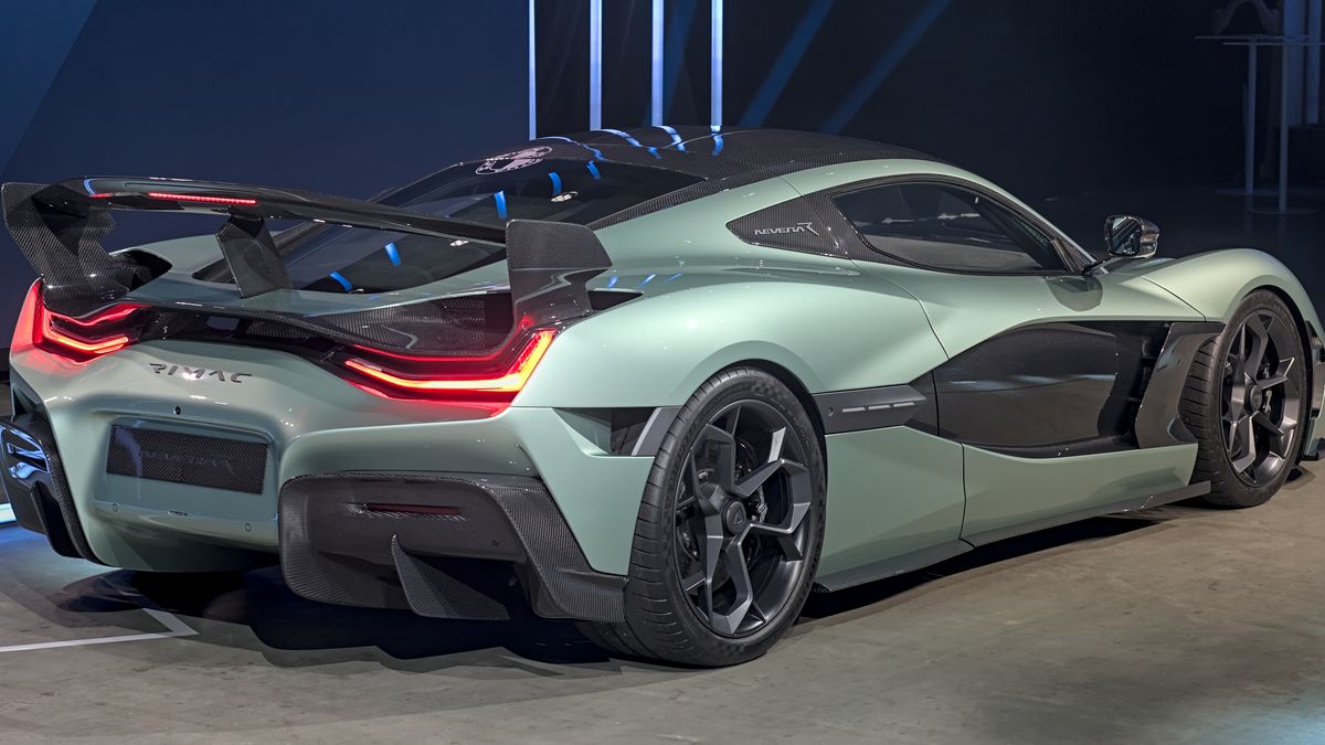 Rimac Nevera R跑車車尾特寫，可見RIMAC與NEVERA R字樣