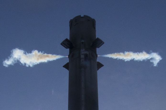 SpaceX獵鷹9號第一節火箭降落時冷氣體推進器噴氣