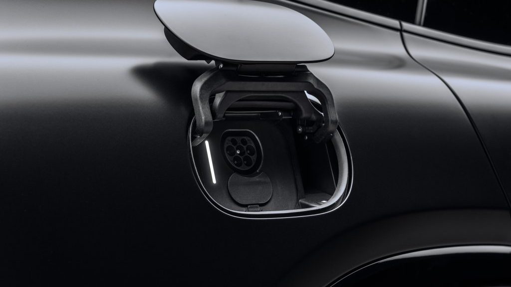 Mercedes-AMG GT SUV充電口特寫
