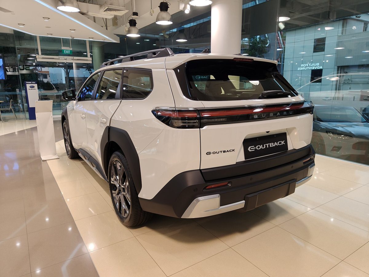 Subaru E-Outback純電跨界旅行車白色車尾